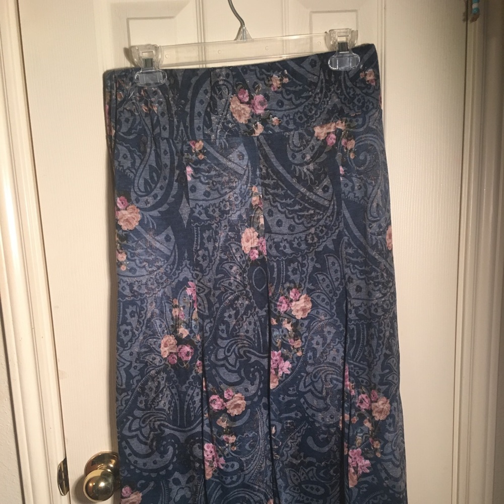 R.Q.T skirt blue and pink